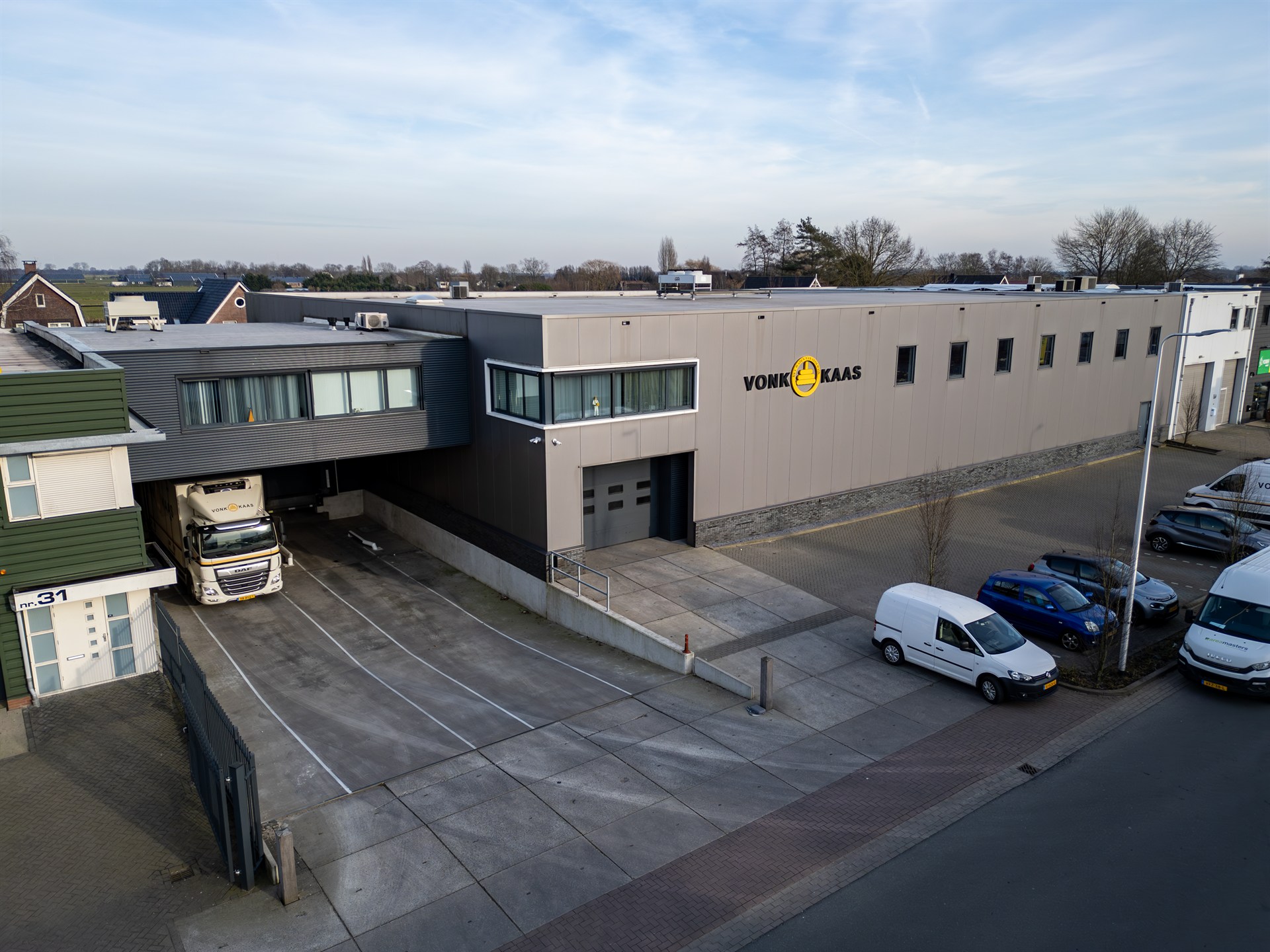 Bedrijfsreportage voor Vonk Kaashandel met kazen en werkzaamheden in het ambachtelijke pakhuis